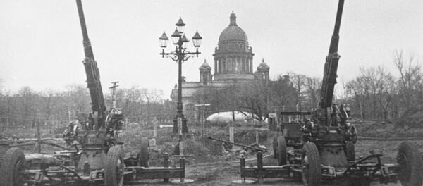 Великая Отечественная война 1941 -1945 гг. Зенитные орудия у Исаакиевского собора в блокадном Ленинграде. Великая Отечественная война 1941 -1945 гг. Зенитные орудия у Исаакиевского собора в блокадном Ленинграде. - Sputnik Արմենիա