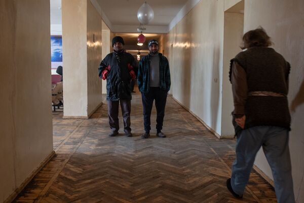 Երևանի անտունների կացարանում էլ են «հնդիկներ» բնակվում ու չեն ուզում հեռանալ Հայաստանից Երևանի անտունների կացարանում էլ են «հնդիկներ» բնակվում ու չեն ուզում հեռանալ Հայաստանից - Sputnik Արմենիա