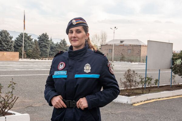 Итальянская пара была удивлена: как армянские ангелы полиции общаются с туристами - Sputnik Армения