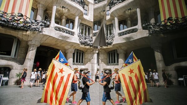 Участники акции сторонников независимости Каталонии в Барселоне - Sputnik Армения