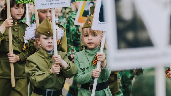 Участники акции Бессмертный полк, проходящего в рамках детского парада Победы «Дорогами памяти» в Иванове - Sputnik Армения