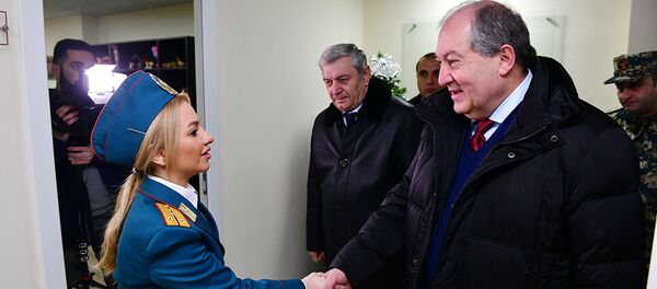 Президент Республики Армения Армен Саркисян посетил дежурные подразделения МЧС Президент Республики Армения Армен Саркисян посетил дежурные подразделения МЧС - Sputnik Армения