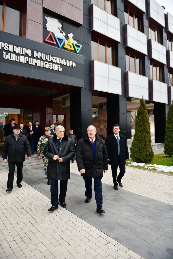 Эти люди очень важны для нас: президент Армении посетил МЧС и поздравил сотрудников - Sputnik Армения