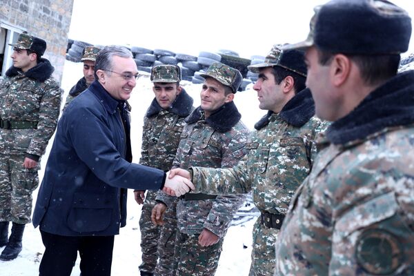 У ВС Армении хватит решимости гарантировать безопасность Карабаха – глава МИД - Sputnik Армения