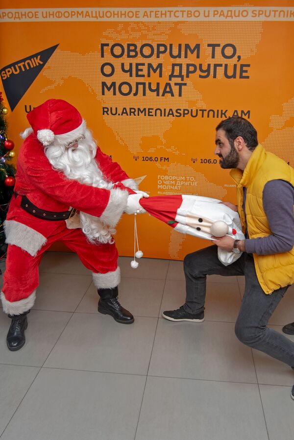 Волшебник на час։ армянский Дед Мороз рассказал, как его обламывали детишки - Sputnik Армения