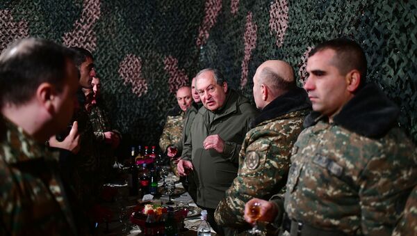 Президент РА Армен Саркисян посетил военные базы Вооруженных сил Армении - Sputnik Армения