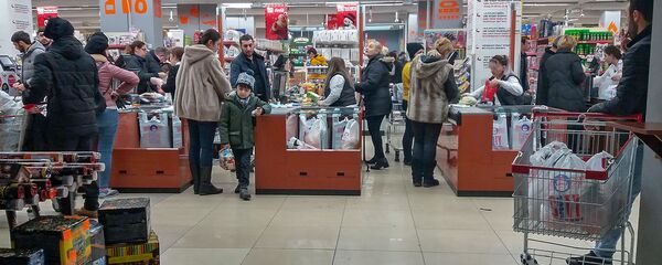 Предпраздничная суета в магазинах Еревана Предпраздничная суета в магазинах Еревана - Sputnik Армения