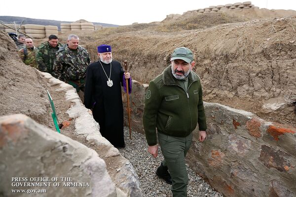 Նույնպիսի մարտական դիրք է վարչապետի աշխատասենյակը. Փաշինյանն այցելել է մարտական դիտակետ Նույնպիսի մարտական դիրք է վարչապետի աշխատասենյակը. Փաշինյանն այցելել է մարտական դիտակետ - Sputnik Արմենիա