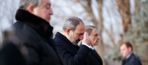 Президент Армен Саркисян, и.о. премьер-министра Никол Пашинян и спикер НС Ара Баблоян на воинском пантеоне “Ераблур” (29 декабря 2018). Еревaн - Sputnik Արմենիա