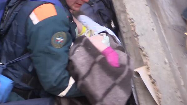 Кадры спасения ребенка из-под завалов жилого дома в Магнитогорске - Sputnik Արմենիա