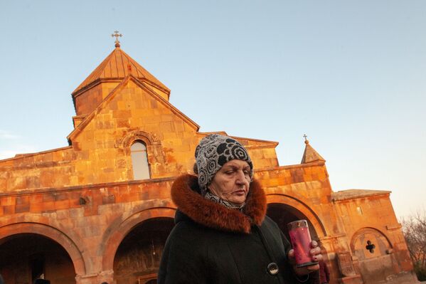  Սուրբ Ծննդյան ճրագալույցի պատարագը Սուրբ Գայանե եկեղեցում - Sputnik Արմենիա