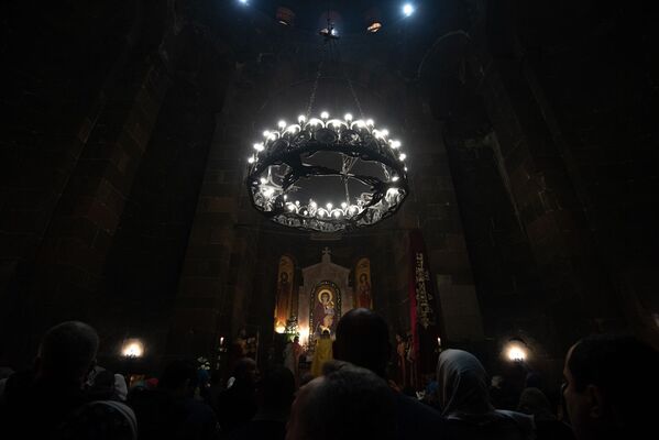  Սուրբ Ծննդյան ճրագալույցի պատարագը Սուրբ Հռիփսիմե եկեղեցում - Sputnik Արմենիա