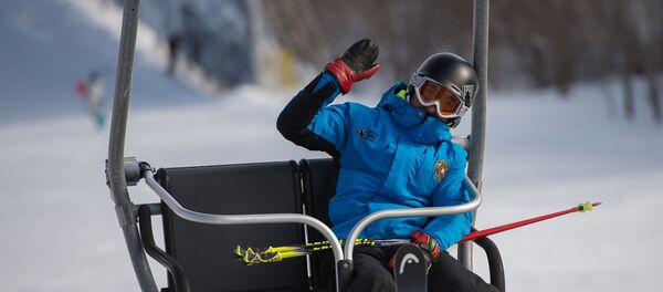 Цахкадзор, канатная дорога, снег, лыжи, лыжник - Sputnik Армения