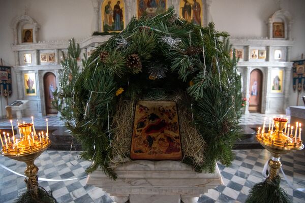 Радость Рождества, печаль за братьев: православные в Армении отмечают праздник - Sputnik Армения