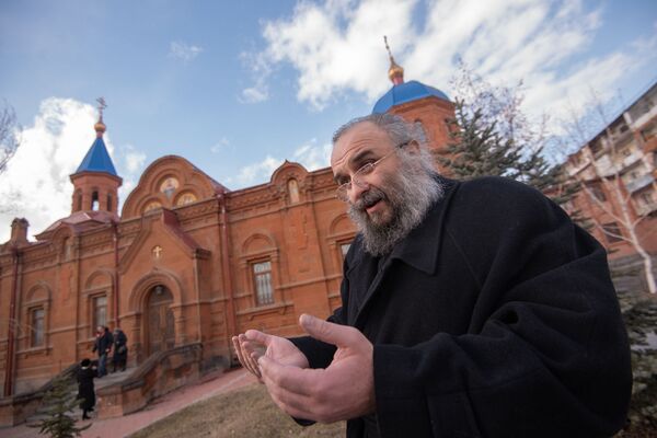 Радость Рождества, печаль за братьев: православные в Армении отмечают праздник - Sputnik Армения