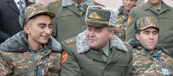 Начальник генерального штаба ВС Армении Артак Давтян в республиканском сборном пункте в первый день зимнего призыва (8 января 2019). Еревaн Начальник генерального штаба ВС Армении Артак Давтян в республиканском сборном пункте в первый день зимнего призыва (8 января 2019). Еревaн - Sputnik Արմենիա