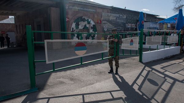 Новобранцы в республиканском сборном пункте в первый день зимнего призыва (8 января 2019). Еревaн - Sputnik Армения