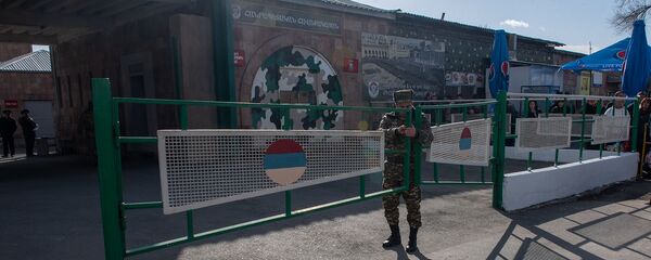 Новобранцы в республиканском сборном пункте в первый день зимнего призыва (8 января 2019). Еревaн - Sputnik Արմենիա