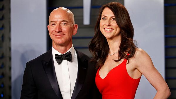 Генеральный директор Amazon Джефф Безос с супругой Маккензи - Sputnik Արմենիա