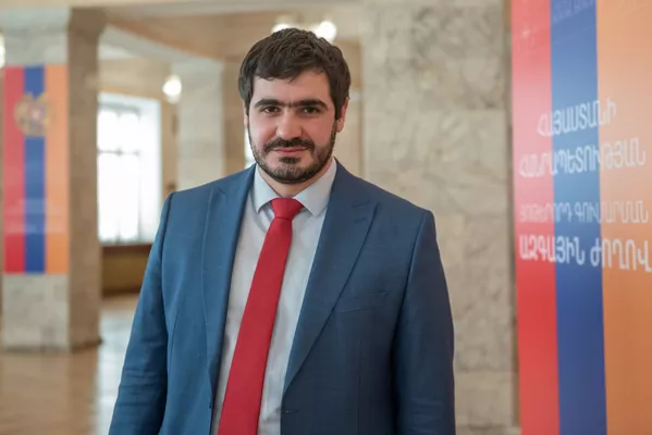 Арман Егоян на церемонии вручения мандатов депутатам Национального Собрания Армении 7-го созыва (10 января 2019). Еревaн Арман Егоян на церемонии вручения мандатов депутатам Национального Собрания Армении 7-го созыва (10 января 2019). Еревaн - Sputnik Армения