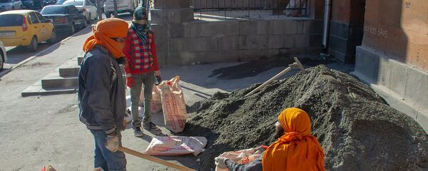 Индийцы, работающие на стройке в Армении - Sputnik Армения