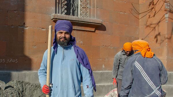 Индийский студент Дилпритсинх Джелдар, работающий на стройке в Армении - Sputnik Արմենիա