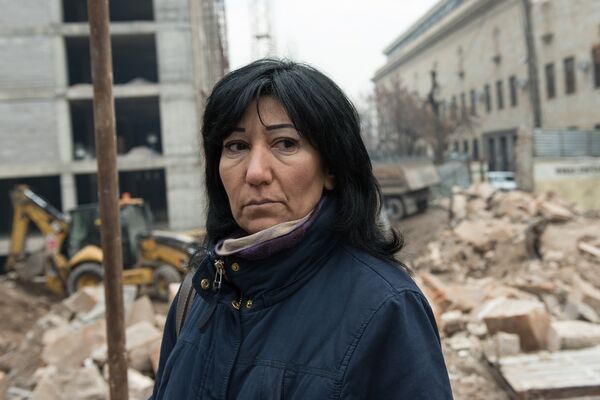 Житель Еревана на улице Арама 30 Житель Еревана на улице Арама 30 - Sputnik Армения