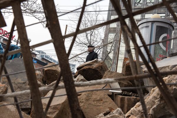 Варварский фасадизм ереванских застройщиков, или Куда подевались камни Варварский фасадизм ереванских застройщиков, или Куда подевались камни - Sputnik Армения