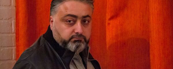 Глава административного округа Кентрон Виктор Мнацаканян у обрушенного здания на Арами 23 (11 января 2019). Еревaн Глава административного округа Кентрон Виктор Мнацаканян у обрушенного здания на Арами 23 (11 января 2019). Еревaн - Sputnik Արմենիա