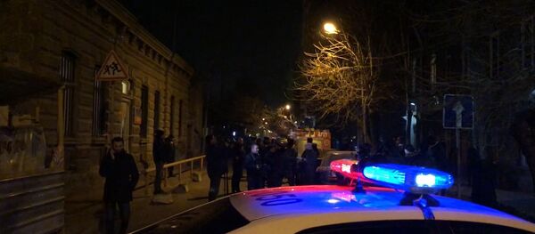 Արամի 23. ի՞նչ վիճակ է փլուզված պատով պատմամշակութային հուշարձան շենքի ներսում Արամի 23. ի՞նչ վիճակ է փլուզված պատով պատմամշակութային հուշարձան շենքի ներսում - Sputnik Արմենիա