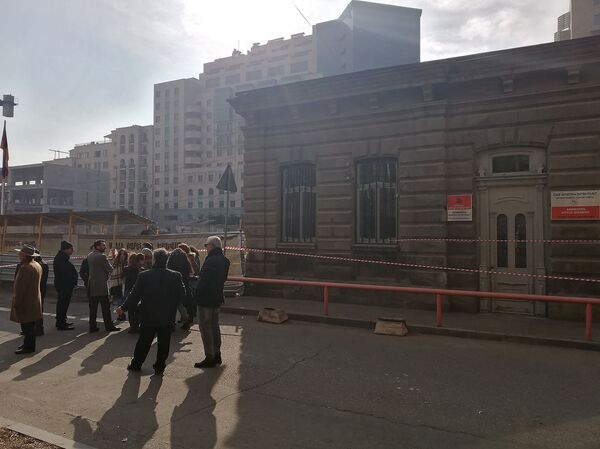 Пашиняна уважаю, но Ереван дороже: Месчян рассказал о французских планах на город Пашиняна уважаю, но Ереван дороже: Месчян рассказал о французских планах на город - Sputnik Армения