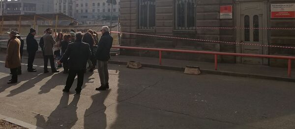 Ситуация на улице Арами, где накануне обрушилась стена исторического здания (12 января 2019). Еревaн Ситуация на улице Арами, где накануне обрушилась стена исторического здания (12 января 2019). Еревaн - Sputnik Արմենիա