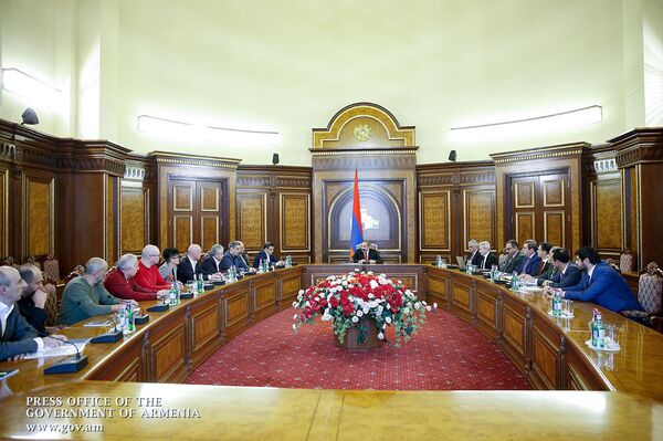 Եթե այդ մարդուն նշանակես նախարար կամ վարչապետ, ամբողջ երկիրը 5 րոպեում կթալանի. Փաշինյան Եթե այդ մարդուն նշանակես նախարար կամ վարչապետ, ամբողջ երկիրը 5 րոպեում կթալանի. Փաշինյան - Sputnik Արմենիա