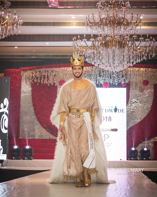 Տաղանդավոր և ոճային. ինչպես է հայը սատարել ադրբեջանցուն գեղեցկության մրցույթի ժամանակ Տաղանդավոր և ոճային. ինչպես է հայը սատարել ադրբեջանցուն գեղեցկության մրցույթի ժամանակ - Sputnik Արմենիա