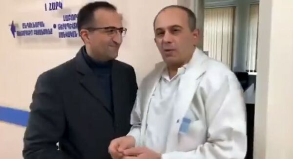 Лицо знакомое: главу Минздрава Армении Арсена Торосяна в больнице не узнали - видео - Sputnik Армения