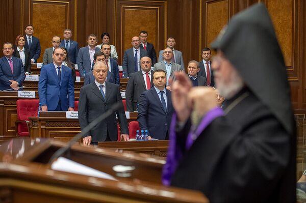 Первое заседание новоизбранного парламента Армении открыл старейший депутат - Sputnik Армения