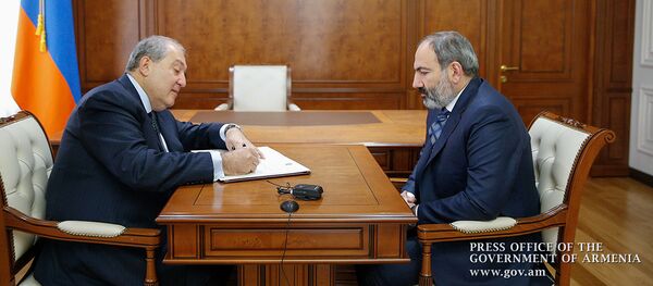 Президент Армен Саркисян подписал указ о назначении Никола Пашиняна премьер-министром Армении (14 января 2019). Еревaн - Sputnik Армения