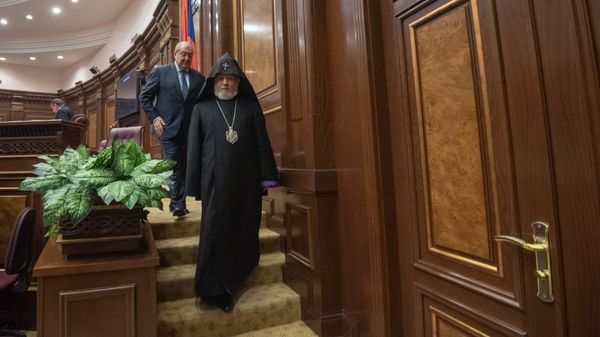 Президент Армен Саркисян и Католикос Гарегин II во время первого заседания парламента Армении 7-го созыва (14 января 2019). Еревaн - Sputnik Армения