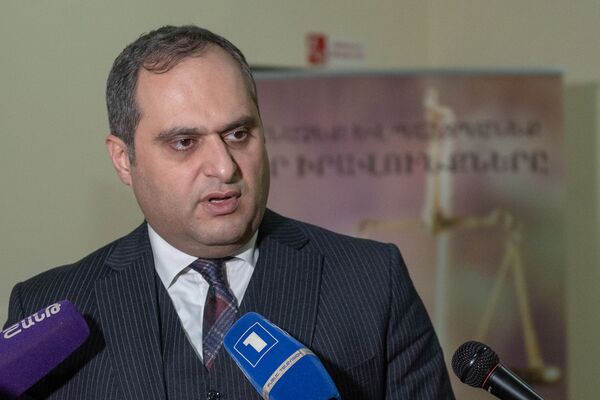 Палата адвокатов Армении бьет тревогу из-за нападения на защитника Манвела Григоряна - Sputnik Армения