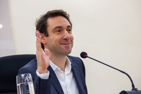 Ինչպես կպատասխանեին պաշտոնյաները Փաշինյանին, եթե չափածո դիմեին նրան  - Sputnik Արմենիա