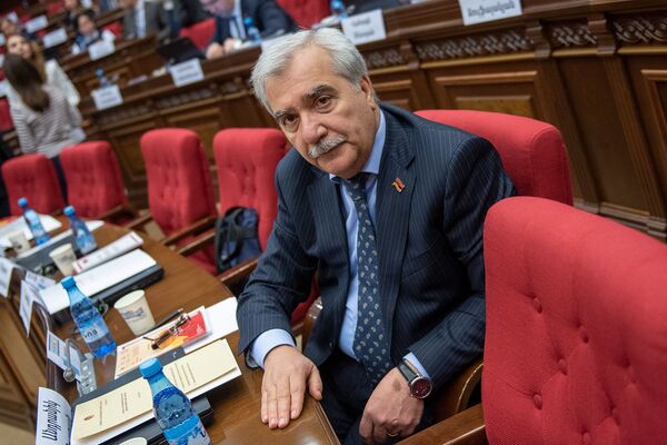 «Ափալ–թափալի վերջը շառ ա». ՀՀ սահմանները կարող են մնալ անպաշտպան «Ափալ–թափալի վերջը շառ ա». ՀՀ սահմանները կարող են մնալ անպաշտպան - Sputnik Արմենիա