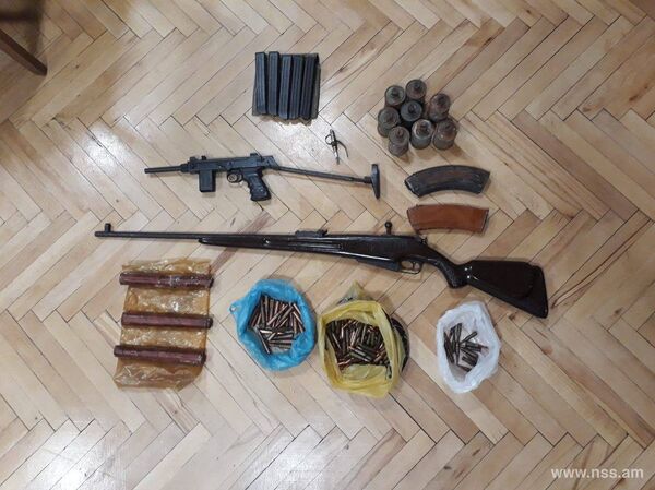Урожайный месяц для СНБ Армении: граждане сдали огромное количество оружия и боеприпасов - Sputnik Армения