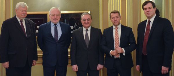 Встреча и.о. министра иностранных дел Зограба Мнацаканяна с сопредседателями МГ ОБСЕ (16 января 2019). Париж - Sputnik Արմենիա