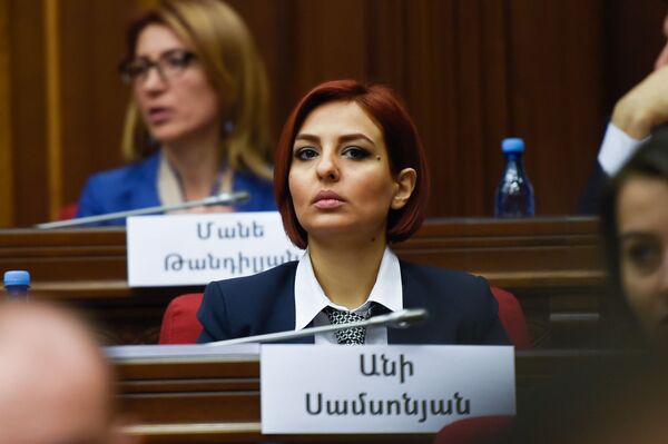 О самом главном... Как будут встречать Новый год армянские женщины-депутаты  - Sputnik Армения