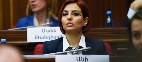 Депутат от фракции Просвещенная Армения Ани Самсонян на заседании парламента Армении (15 января 2019). Еревaн - Sputnik Արմենիա