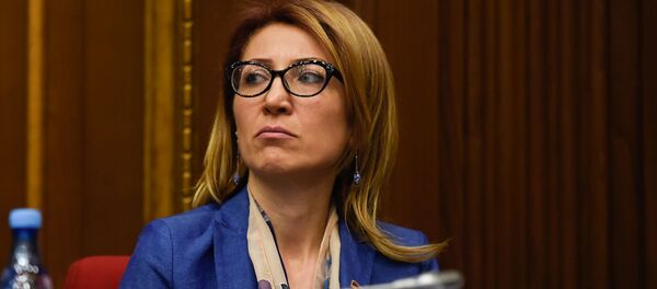 Депутат от фракции Просвещенная Армения Мане Тандилян на заседании парламента Армении (15 января 2019). Еревaн - Sputnik Արմենիա