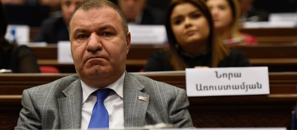 Депутат от фракции Процветающая Армения Микаел Мелкумян на заседании парламента Армении (15 января 2019). Еревaн - Sputnik Արմենիա