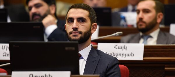 Депутат от фракции Мой Шаг Рубен Рубинян на заседании парламента Армении (15 января 2019). Еревaн - Sputnik Արմենիա