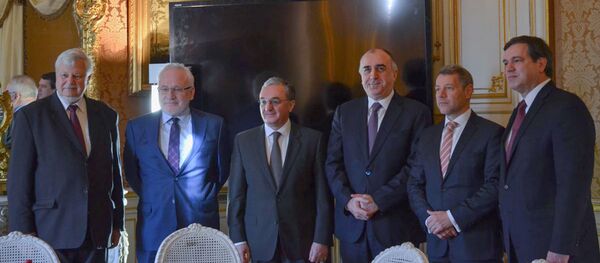 Встреча глав МИД Армении и Азербайджана Зограба Мнацаканяна и Эльдара Мамедъярова (16 января 2019). Париж Встреча глав МИД Армении и Азербайджана Зограба Мнацаканяна и Эльдара Мамедъярова (16 января 2019). Париж - Sputnik Արմենիա