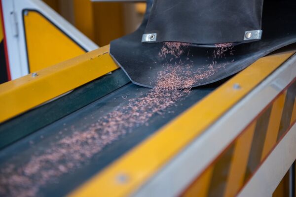 Ինչպե՞ս պատրաստել նոր մալուխ հնից. Հայաստանում յուրացնում են նոր արտադրությունը Ինչպե՞ս պատրաստել նոր մալուխ հնից. Հայաստանում յուրացնում են նոր արտադրությունը - Sputnik Արմենիա